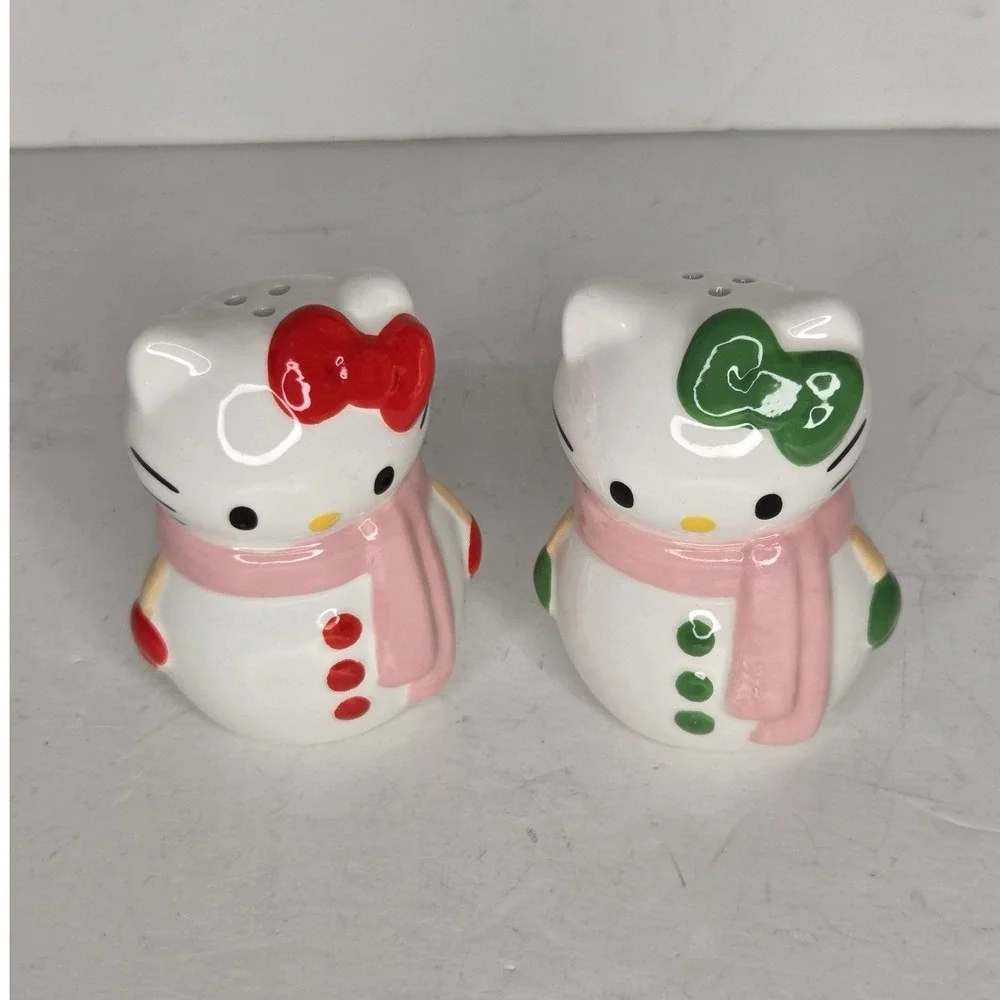 Sanrio Hello Kitty Snowman Salt and Pepper Shakers Holiday Ceramic Set Pink Bow